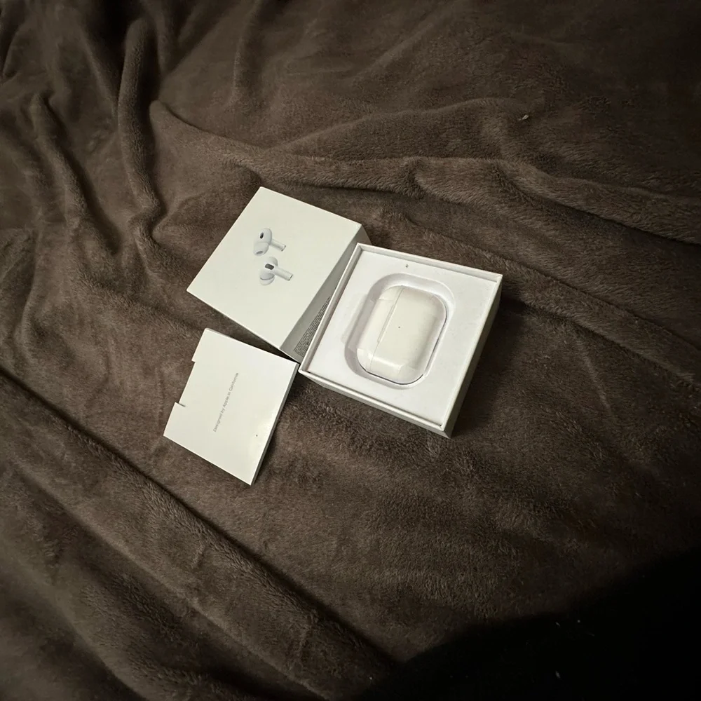Apple White Headset with Minimalist Design